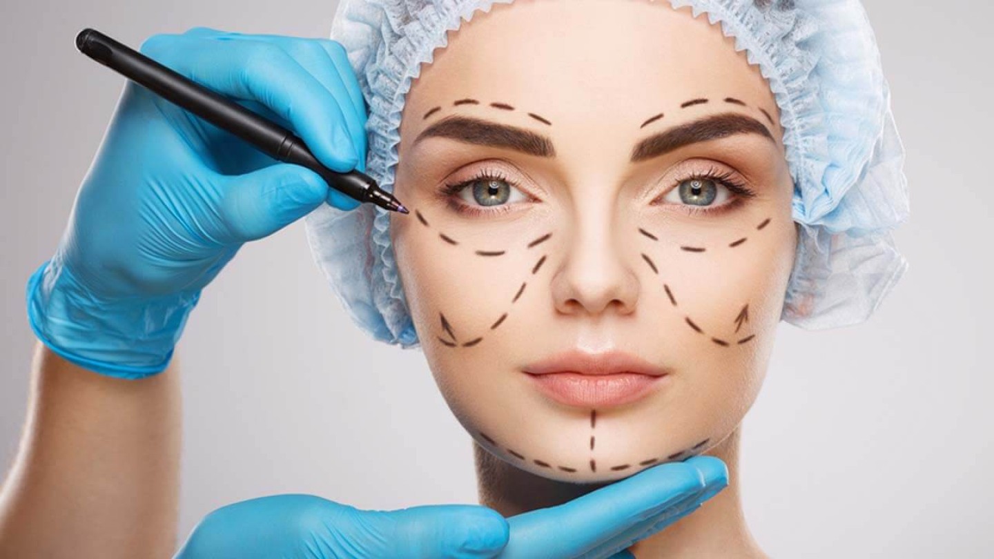 quelle-est-la-difference-entre-la-chirurgie-plastique-et-la-chirurgie-esthetique